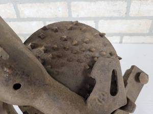 lot 351 image: Little Giant No. 3 Cast Iron Corn Sheller