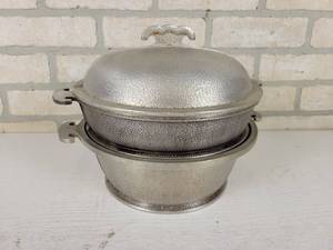 lot 362 image: Vintage 10 GUARDIAN SERVICE Aluminum Double Boiler Pots with Lid
