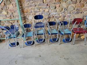(14) Stackable Student Chairs
