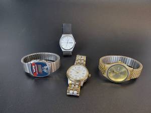 lot 487 image: Lot of (4) Mens Watches with Wood Box