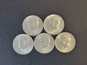 lot 470 image: (5) Kennedy US half Dollars - 90% Silver - All are 1964