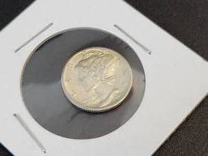 lot 439 image: 1944-D Mercury US Dime - 90% Silver - Graded AU