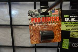 lot 40 image: Pro Hunter Broad Head Wrench With NAP Broad Head Adaptor Rings