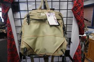 lot 67 image: Game Plan Gear Leech Camo Tree Stand Attach Back Pack Game Bag
