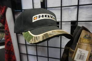 lot 152 image: White Water Outdoors Mens One Size Advantage Timber Camo Gloves With Hoyt Baseball Cap
