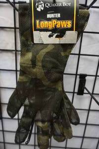 lot 153 image: Quaker Boy Long Paws Camo Mesh Gloves With Bowtech Baseball Cap