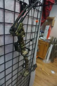lot 6 image: Barnett Vortex Compound Bow RH