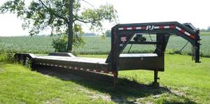 lot 2 image: 2019 PJ gooseneck trailer 40 ft Deck
