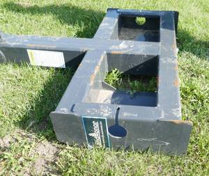 lot 5 image: Skid loader tree boom