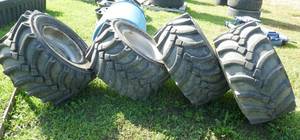lot 9 image: Set of 4 Tractionmaster wide wall 31x15.5x15 tires on rims