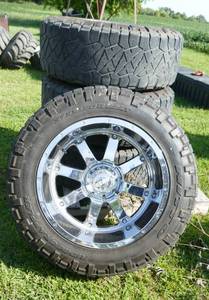 lot 15 image: Set of 4 RidgeGrappler tires 37x12.5xR22 with rims