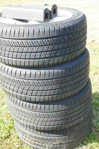lot 20 image: Set of 4 New Yokohama tires and rims 22550R17