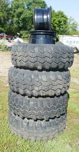lot 24 image: 38x15.5x15 tires