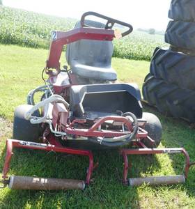 lot 26 image: Toro 4350 reel mower for parts