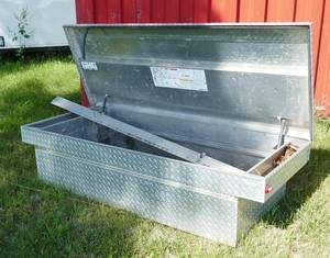 lot 30 image: Truck toolbox overall 70-34 inch wide