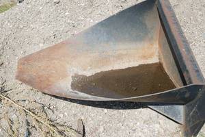 lot 32 image: Tree shovel 4 ft long 37 inch wide