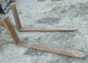 lot 33 image: Set of 42 inch forks