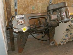lot 41 image: Chicago Band Saw 34hp motor - works