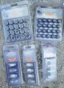 lot 54 image: Two 20pc wheel lock kits and three 4pc Chrome wheel nuts M12-1.50