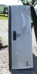 lot 56 image: 3rd generation Dodge SLT tail gate