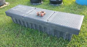 lot 3 image: Truck tool box