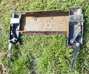 lot 64 image: Dingo to Bobcat MT adapter plate