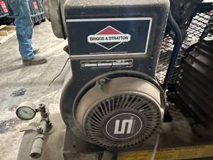 lot 8 image: Air Compressor