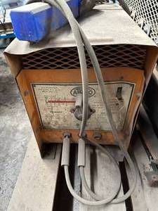lot 10 image: Welder