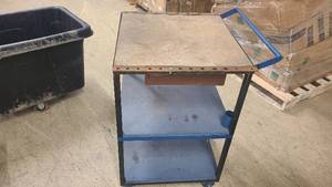 lot 30 image: Square heavy duty work cart BR