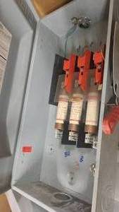 lot 32 image: Used Heavy Duty Electical Box - Minor cosmetic differences in each box