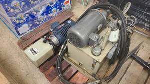 lot 36 image: Extra Heavy peice of machinery. Unsure of use