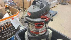 lot 41 image: Portable shop vac with hose BR