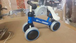 lot 4 image: Small Firares childrens scooter BR