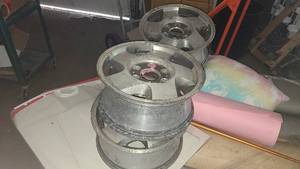 lot 14 image: 4x Vehicle Rims SR