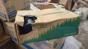 lot 132 image: Case of trash can liners