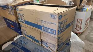 lot 136 image: Box of hardwound 1-ply roll towels