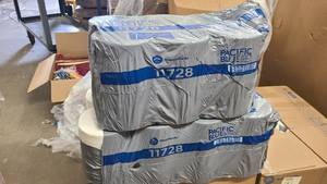 lot 152 image: 200 2 Gallon ziplock bags
