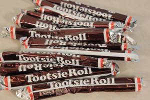 lot 73 image: 12ct Tootsie Roll Chocolate Flavor Candy Bar