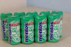 lot 132 image: 9ct Mentos Pure Fresh Sugar Free Chewing Gum Spearmint Flavor