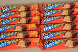 lot 169 image: 12ct Reeses Fast Break King Size Candy Bar