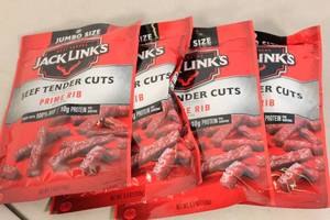 lot 60 image: 4ct Jack Links Jumbo Size Prime Rib Beef Tender Cuts