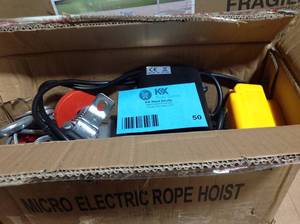 VEVOR Electric Wire Hoist 1320 lbs. Remote Control Winch Overhead Crane 110-Volt for Factories Warehouses Construction  Customer Returns See Pictures