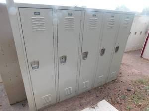 lot 5 image: (5) Lockers