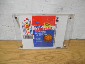 lot 167 image: 1986 Fleer Basketball Wrapper Very Nice