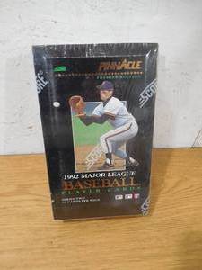 lot 171 image: 1992 Pinnacle Baseball Factory Sealed Box - 36 Packs