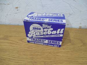 lot 176 image: 1988 Topps Traded Baseball Complete Set