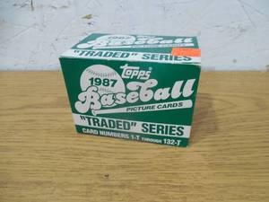 lot 177 image: 1987 Topps Traded Baseball Complete Set