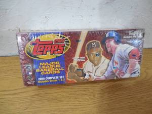 lot 182 image: 2000 Topps Baseball Factroy Sealed Set