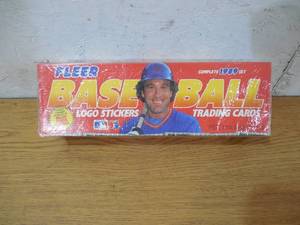 lot 196 image: 1989 Fleer Baseball Factory Sealed Set