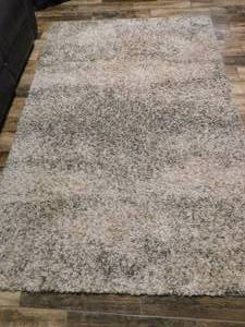 lot 62 image: 5 x 8 Area Rug